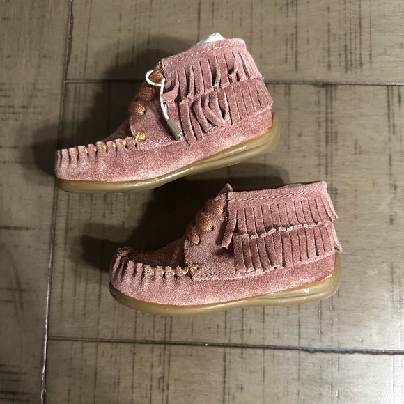 New in Box Oca-Loca pink moccasin bootie. Size 4-5c toddler. - Picture 2 of 5
